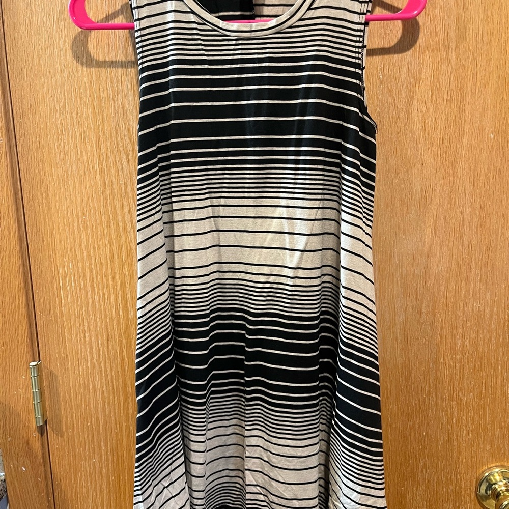 Black and White Sleeveless Sheath Mini Dress